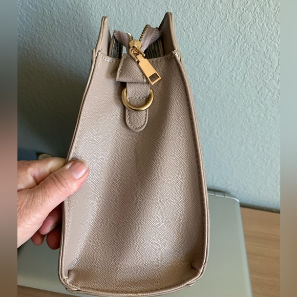 Miztique handbag with several pockets. Neutral color to match any outfit! - Picture 13 of 13